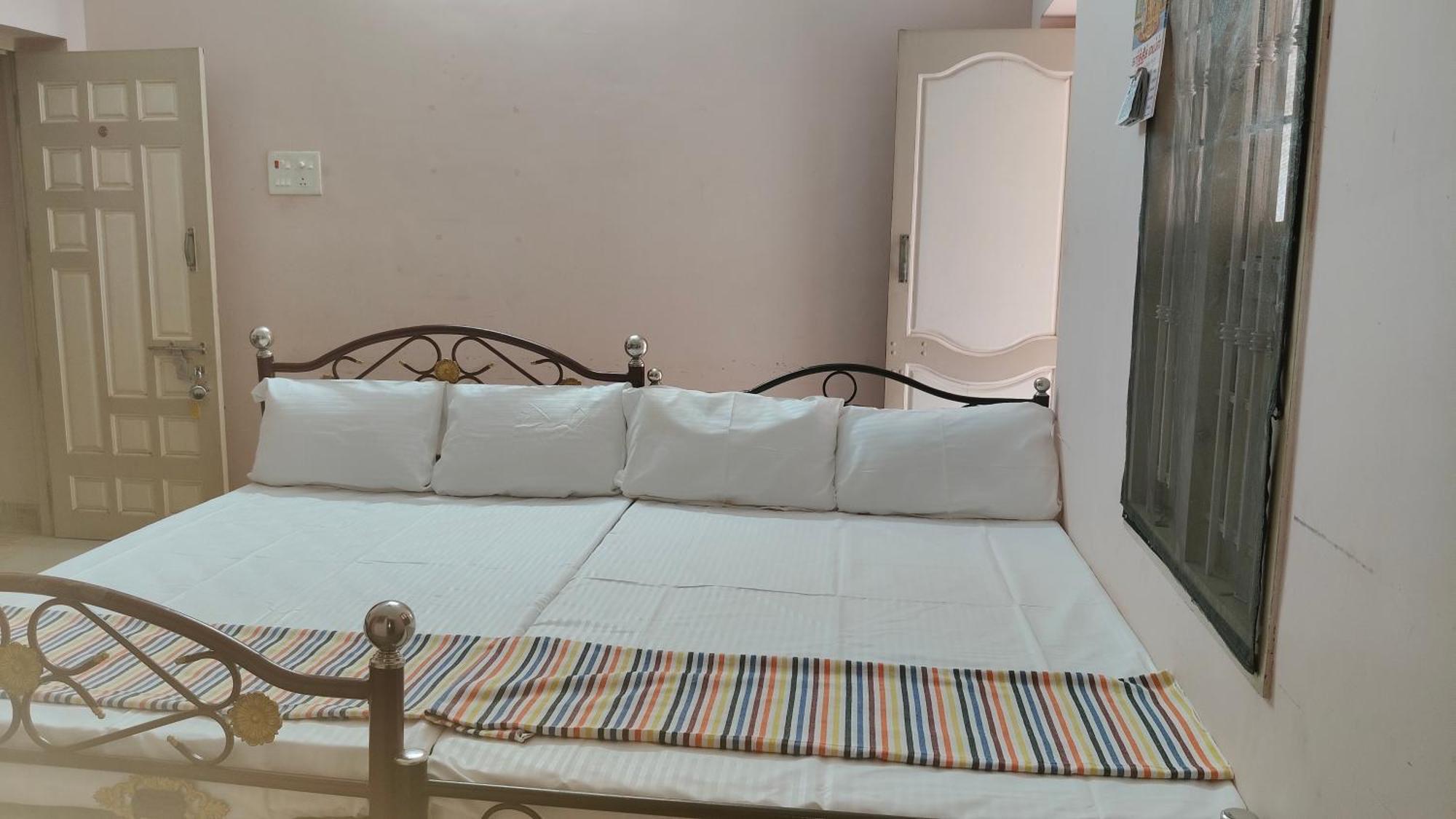 Dheeksha Homestay Tiruvannāmalai Extérieur photo